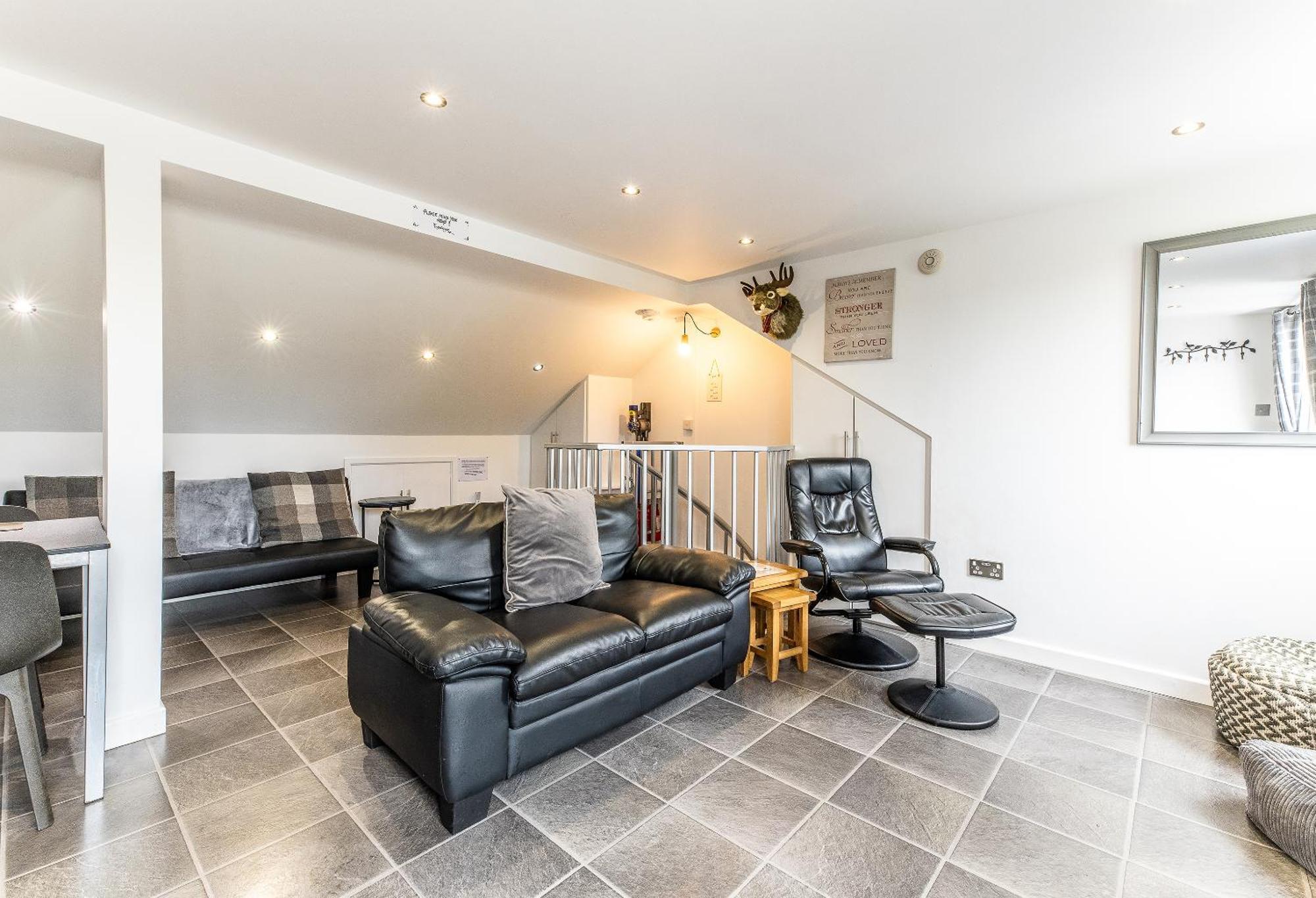 Upside Down House - Sleeps Up To 6 Guests - Great For Family And Friends Gatherings,Corporate Events ,Near Sherwood Forest At Fairview Farm In Nottingham Set In 88 Acres Exteriör bild