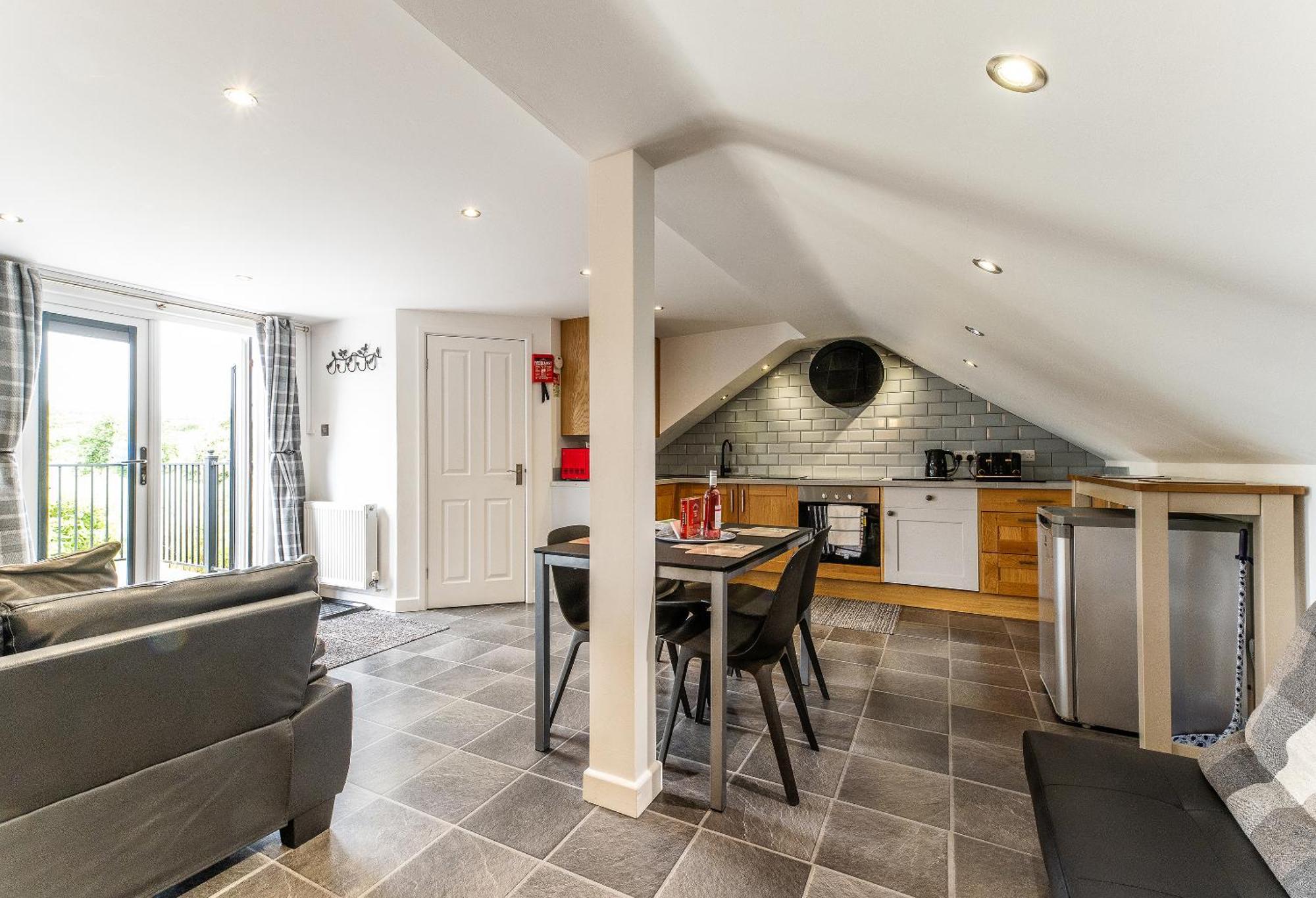 Upside Down House - Sleeps Up To 6 Guests - Great For Family And Friends Gatherings,Corporate Events ,Near Sherwood Forest At Fairview Farm In Nottingham Set In 88 Acres Exteriör bild