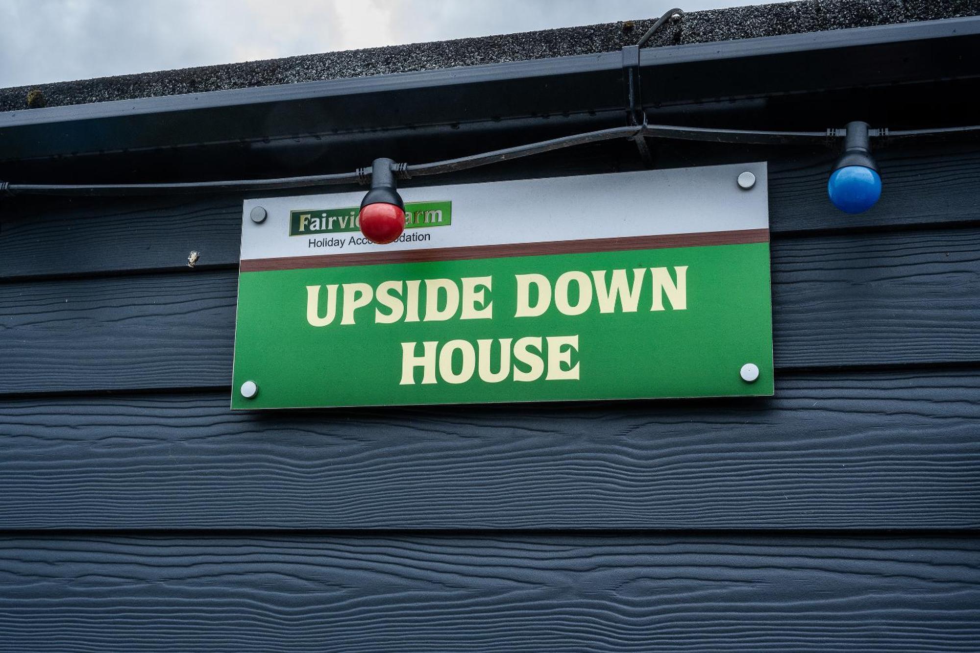 Upside Down House - Sleeps Up To 6 Guests - Great For Family And Friends Gatherings,Corporate Events ,Near Sherwood Forest At Fairview Farm In Nottingham Set In 88 Acres Exteriör bild