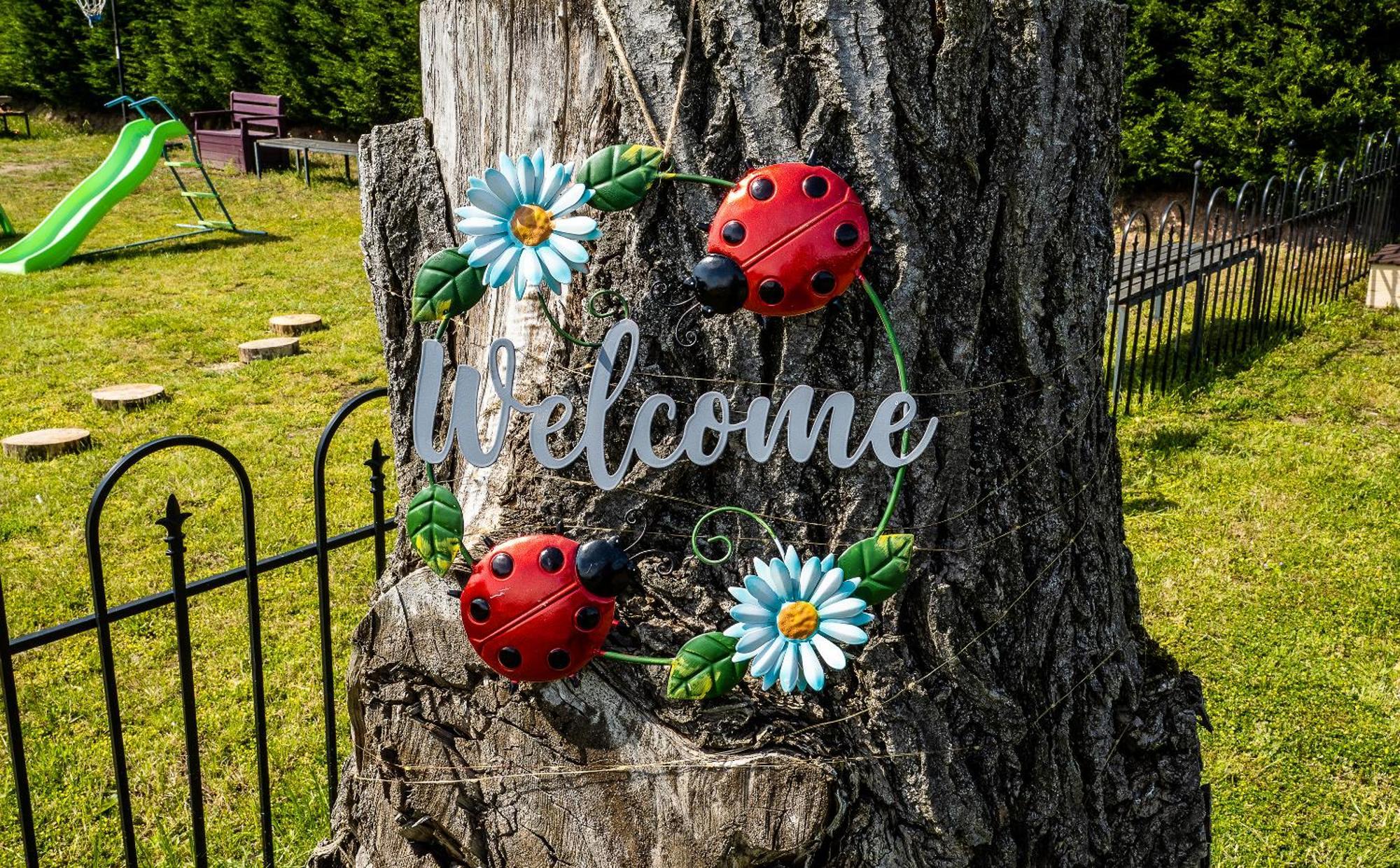 Upside Down House - Sleeps Up To 6 Guests - Great For Family And Friends Gatherings,Corporate Events ,Near Sherwood Forest At Fairview Farm In Nottingham Set In 88 Acres Exteriör bild
