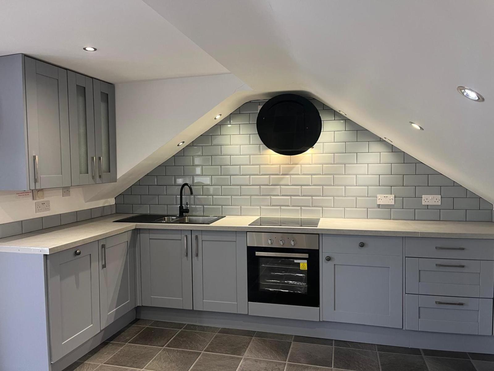Upside Down House - Sleeps Up To 6 Guests - Great For Family And Friends Gatherings,Corporate Events ,Near Sherwood Forest At Fairview Farm In Nottingham Set In 88 Acres Exteriör bild