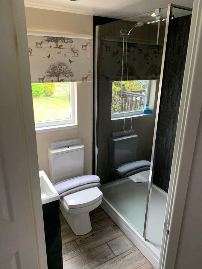 Upside Down House - Sleeps Up To 6 Guests - Great For Family And Friends Gatherings,Corporate Events ,Near Sherwood Forest At Fairview Farm In Nottingham Set In 88 Acres Exteriör bild